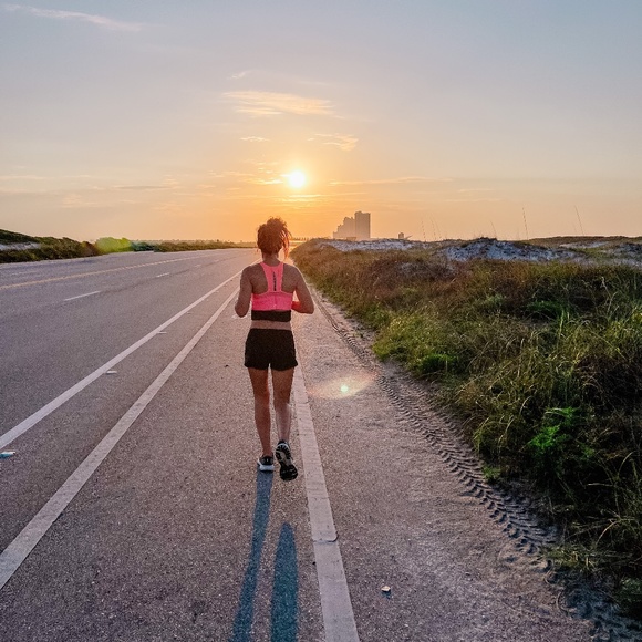 Meet your Posher, Lauren - Picture 2 of 3